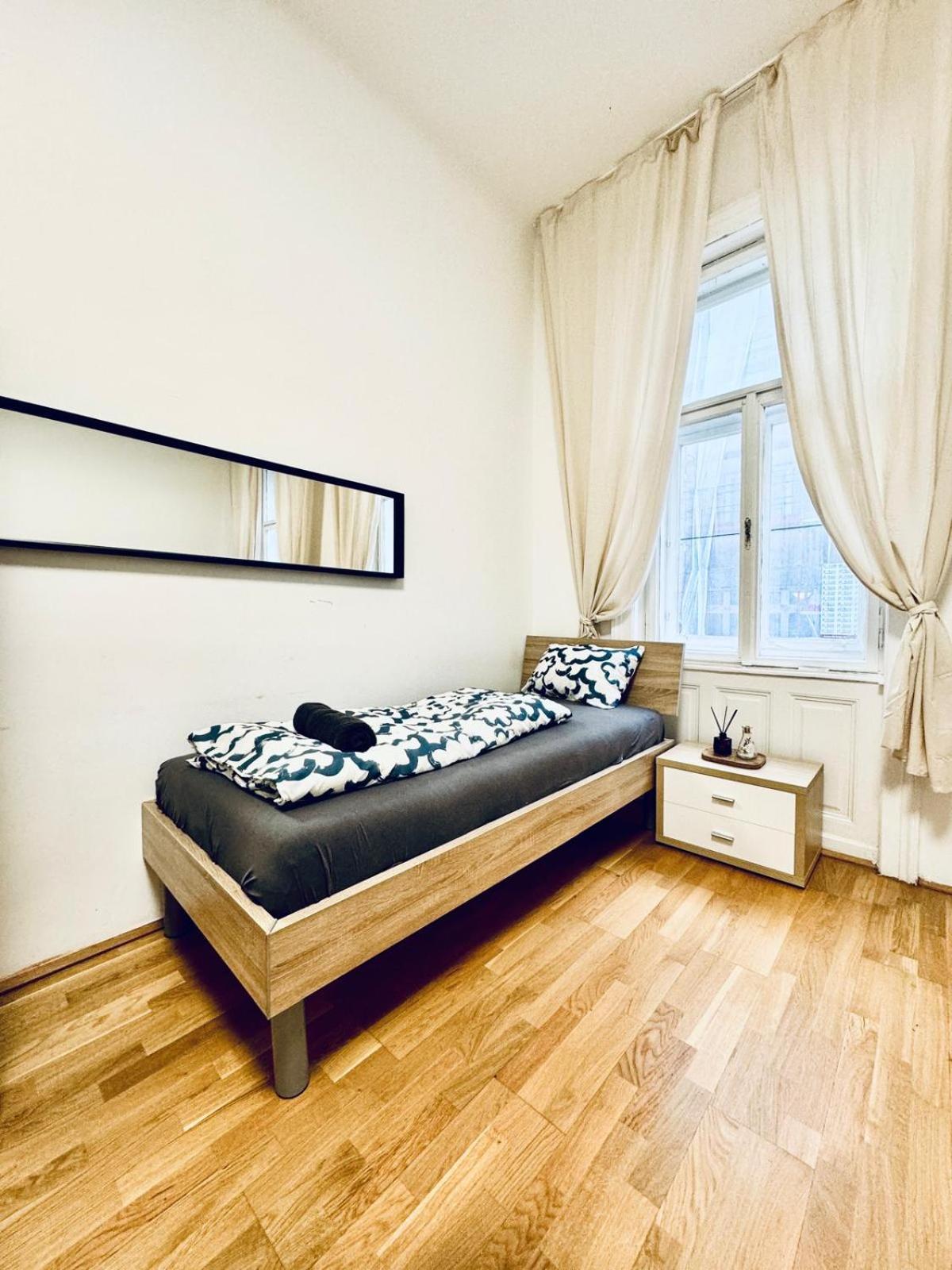 Comfy 1br For 4, 10min Transport To Stadthalle Appartamento