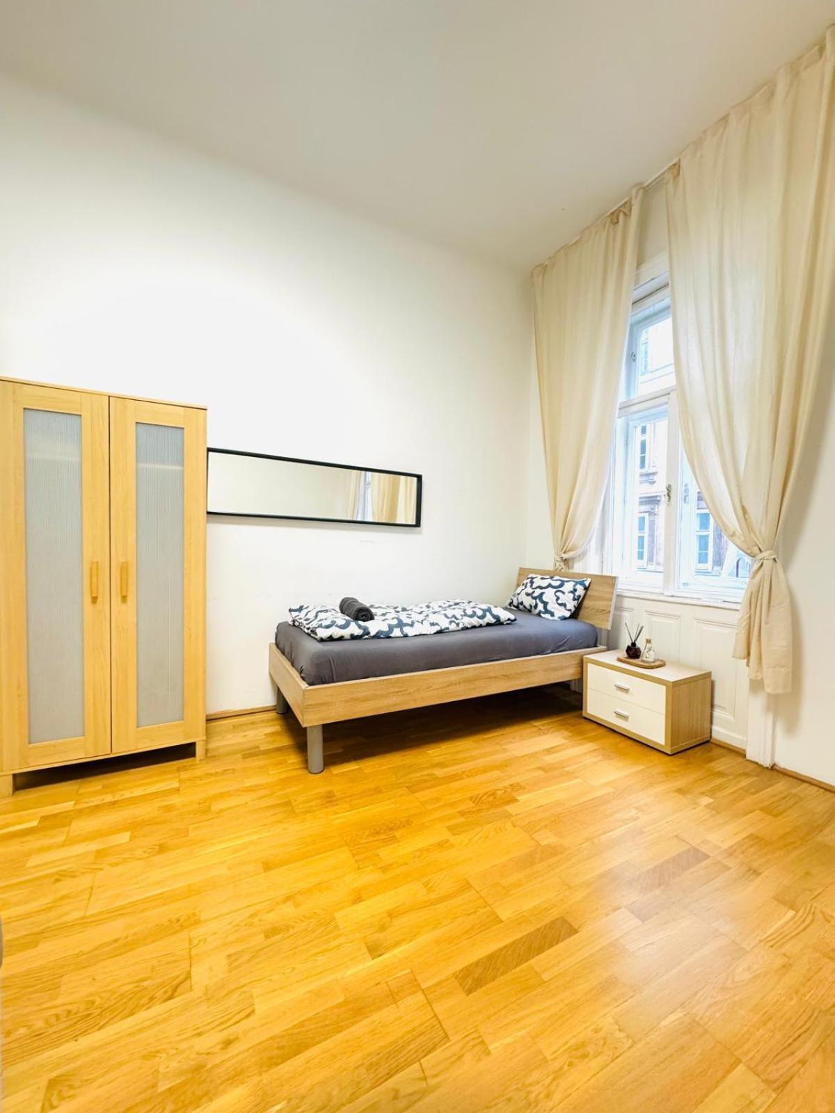 Appartamento Comfy 1br For 4, 10min Transport To Stadthalle