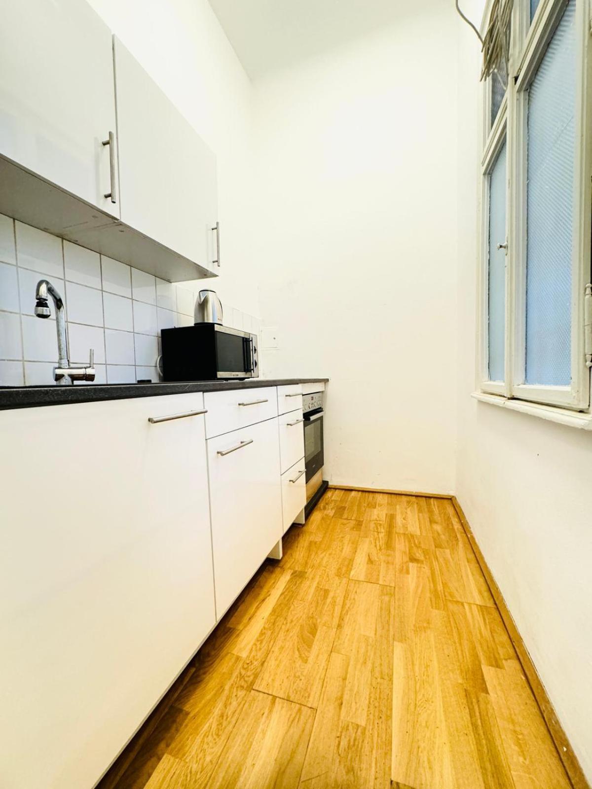 Comfy 1br For 4, 10min Transport To Stadthalle Appartamento