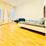 Comfy 1Br Apt For 4, 10Min Transport To Stadthalle